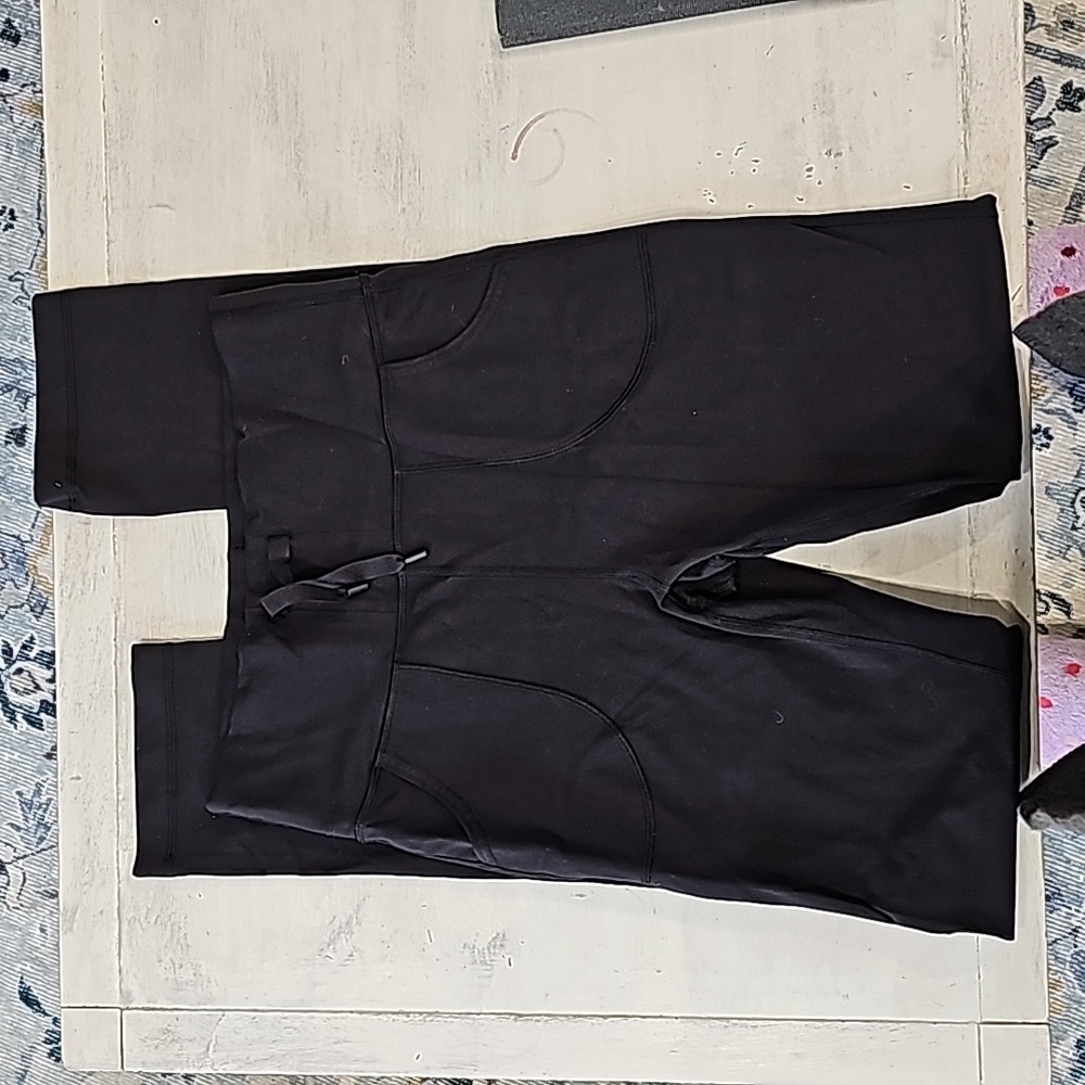 Lululemon Yoga Pants. Straight leg sz 8 black